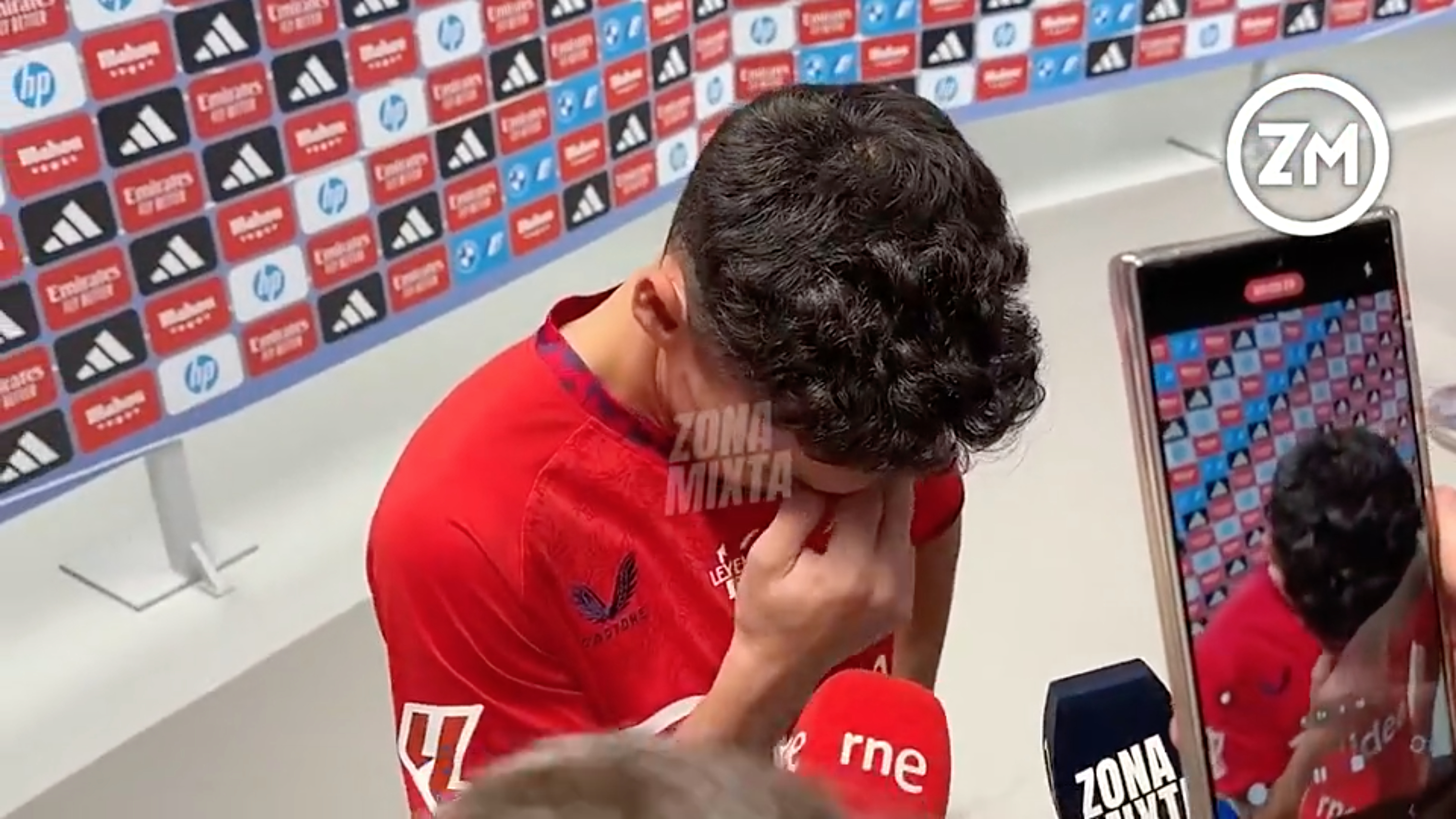 包含塞维利亚老将射门得手，助球队重回胜利轨道的词条