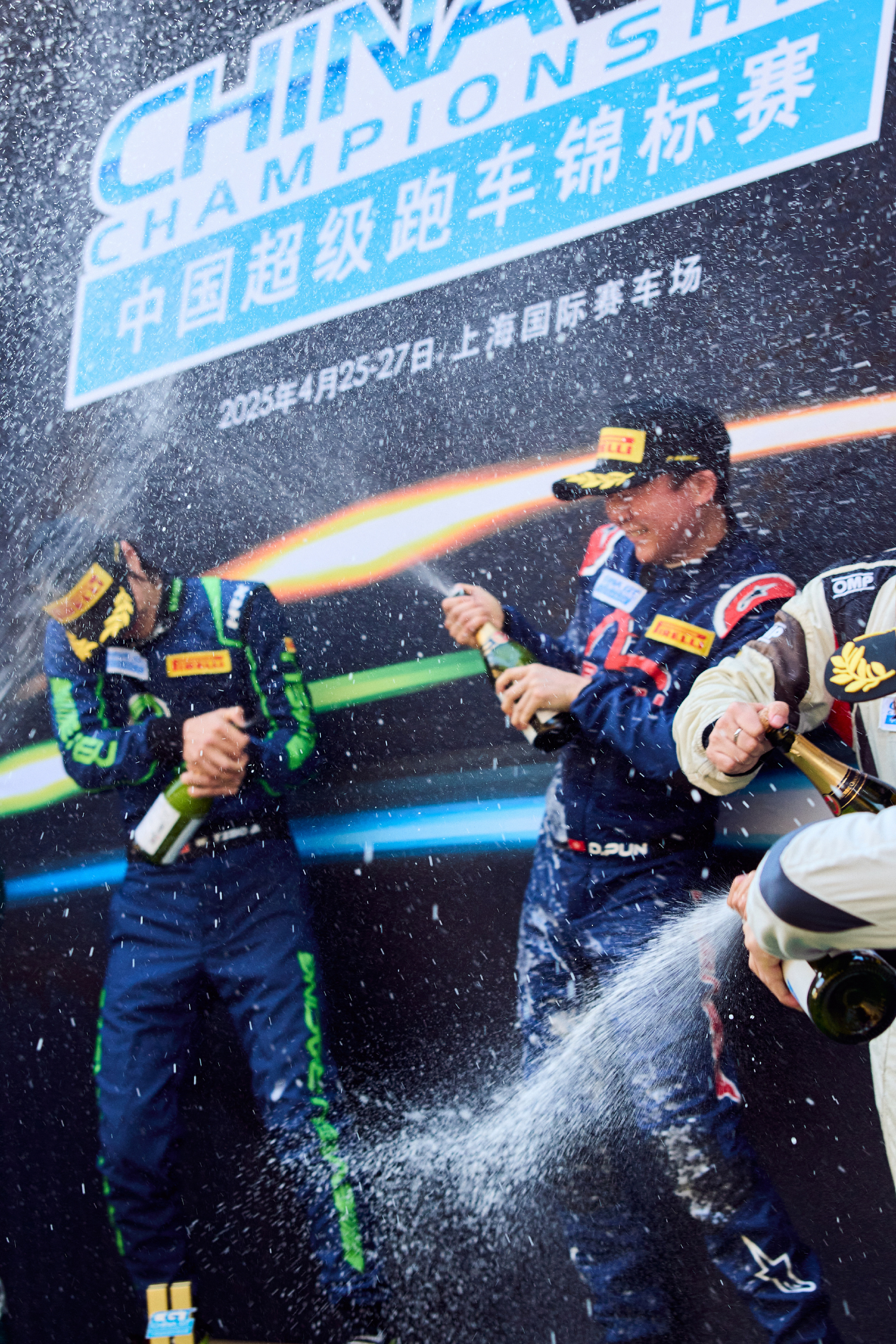 包含比赛中的激战，谁将脱颖而出？的词条