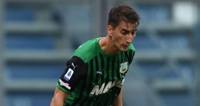 包含萨索罗客场惨败那不勒斯，遭遇恐慌的词条