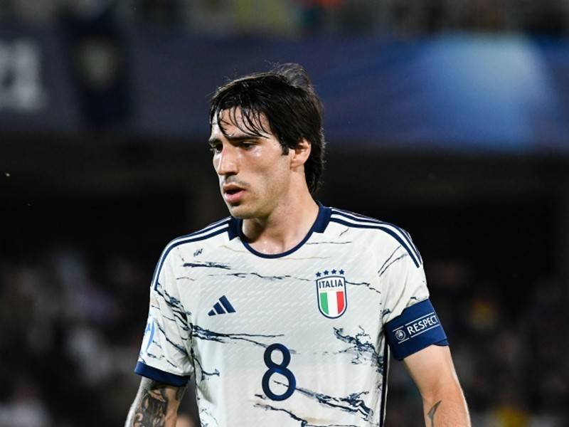 意大利队在比赛中展现出色表现，成功晋级