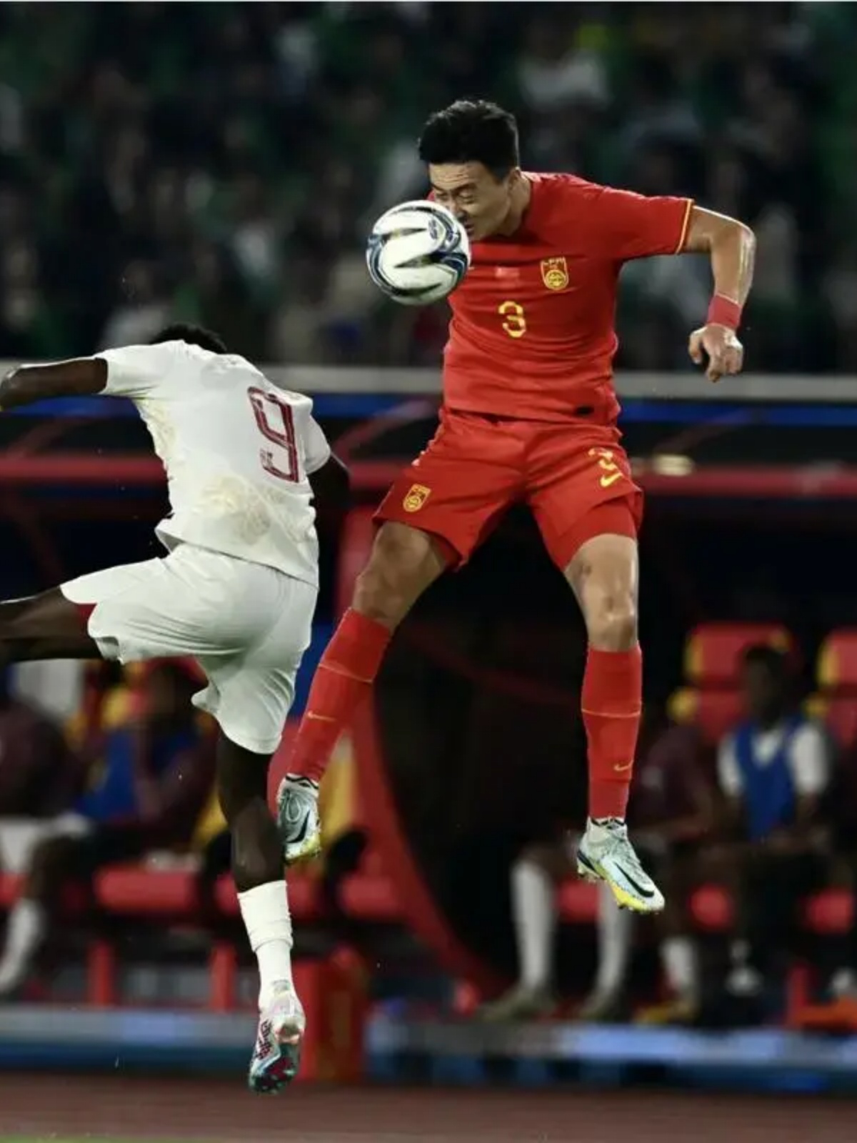 卡塔尔代表队在击剑比赛中取得优异成绩，傲视群雄的简单介绍