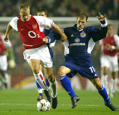 包含基辅迪纳摩队在国际比赛中展现实力的词条