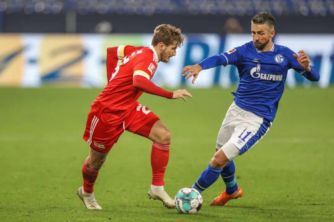 沙尔克客场战胜科隆，继续保持不败纪录的简单介绍