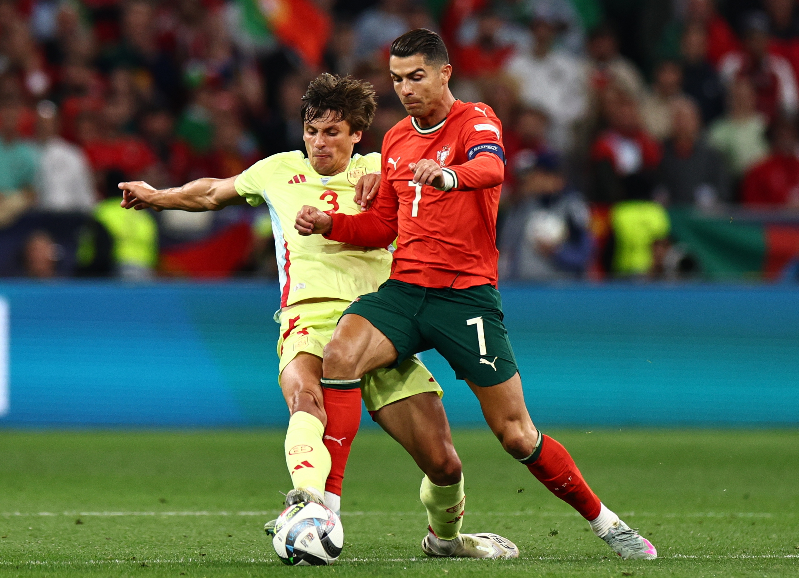 包含葡萄牙代表队在排球比赛中力压对手，实现逆袭的词条