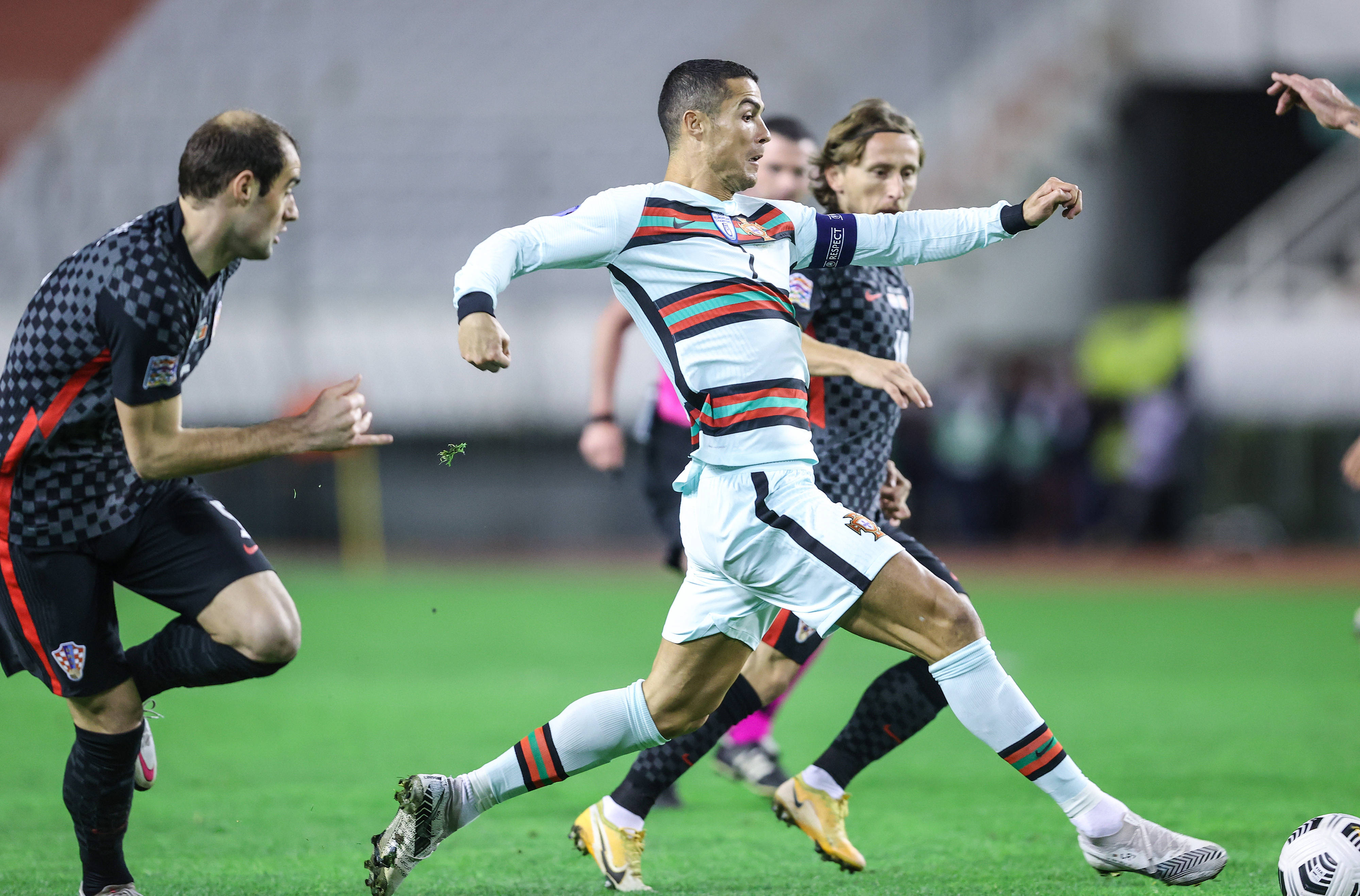 关于激烈比赛:葡萄牙豪门力挫乌克兰的信息 关于激烈比赛:葡萄牙豪门力挫乌克兰的信息