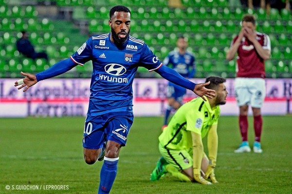 巴黎FC客场战平里昂，领积分榜仍处领跑位置的简单介绍