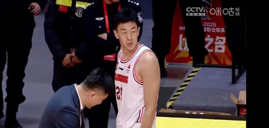 浙江男篮积极备战，球员每日训练态度严谨