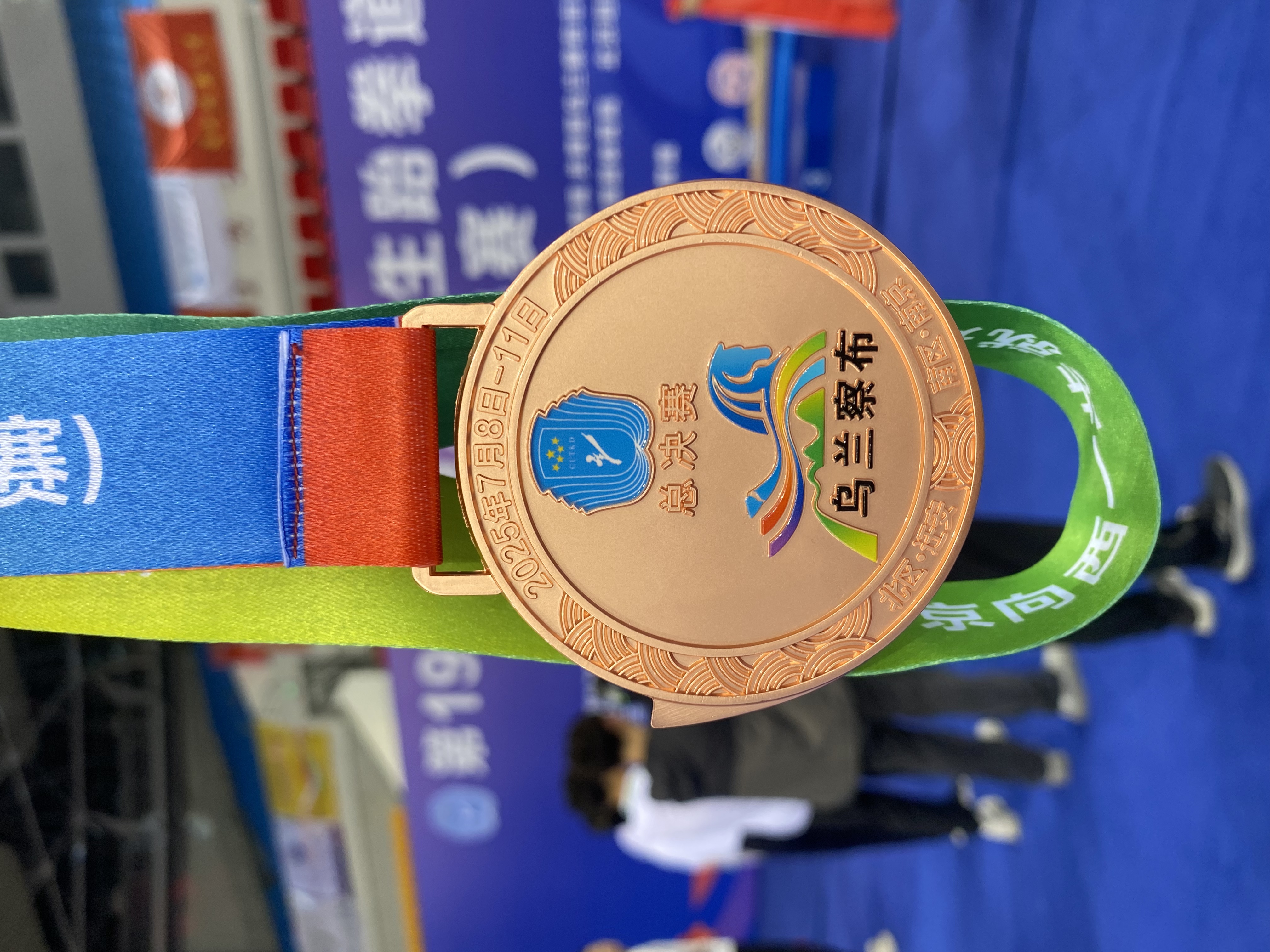 关于荷兰女运动员斩获游泳铜牌，再创佳绩的信息