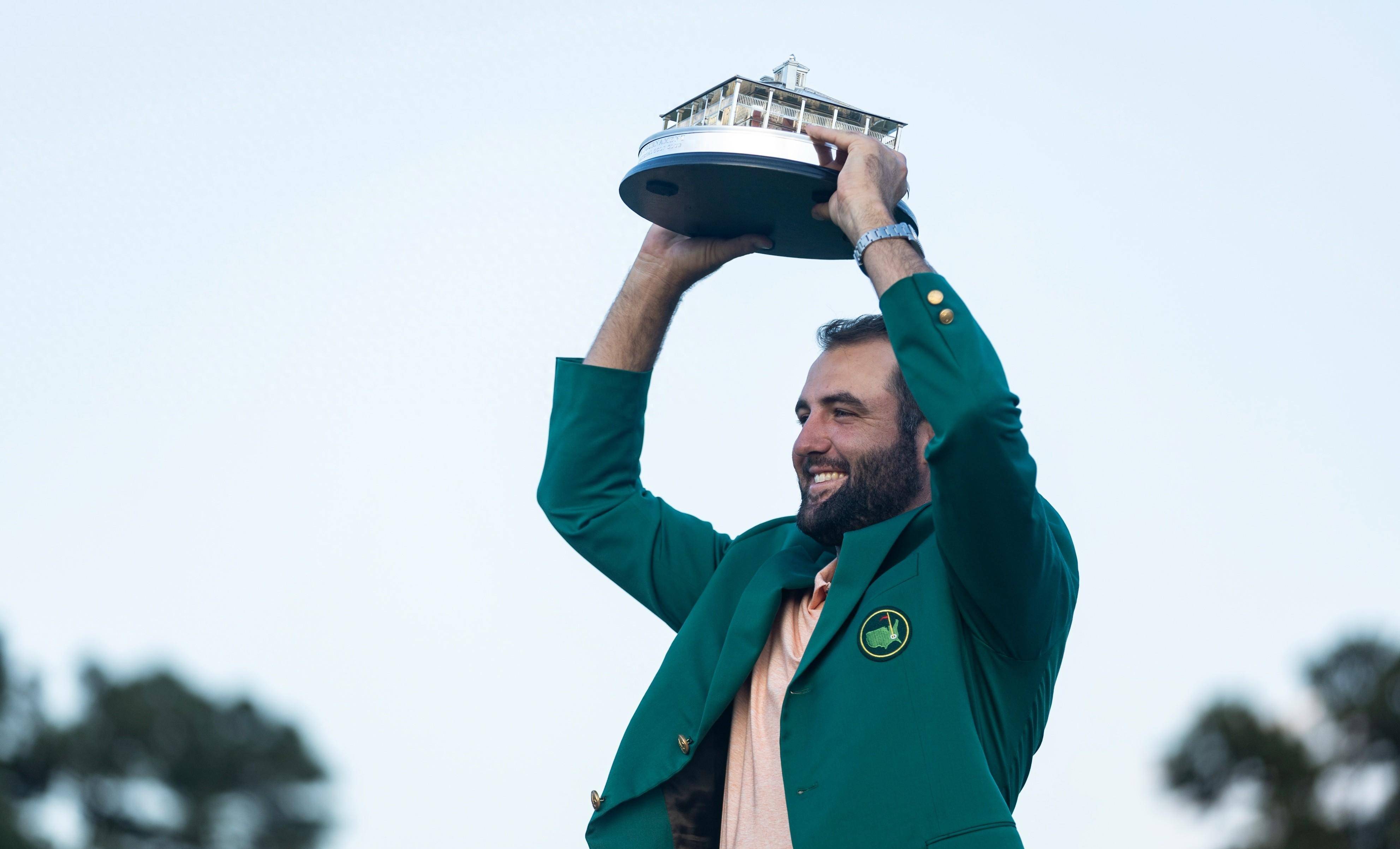 包含高尔夫选手发挥出色，荣膺最佳MVP的词条