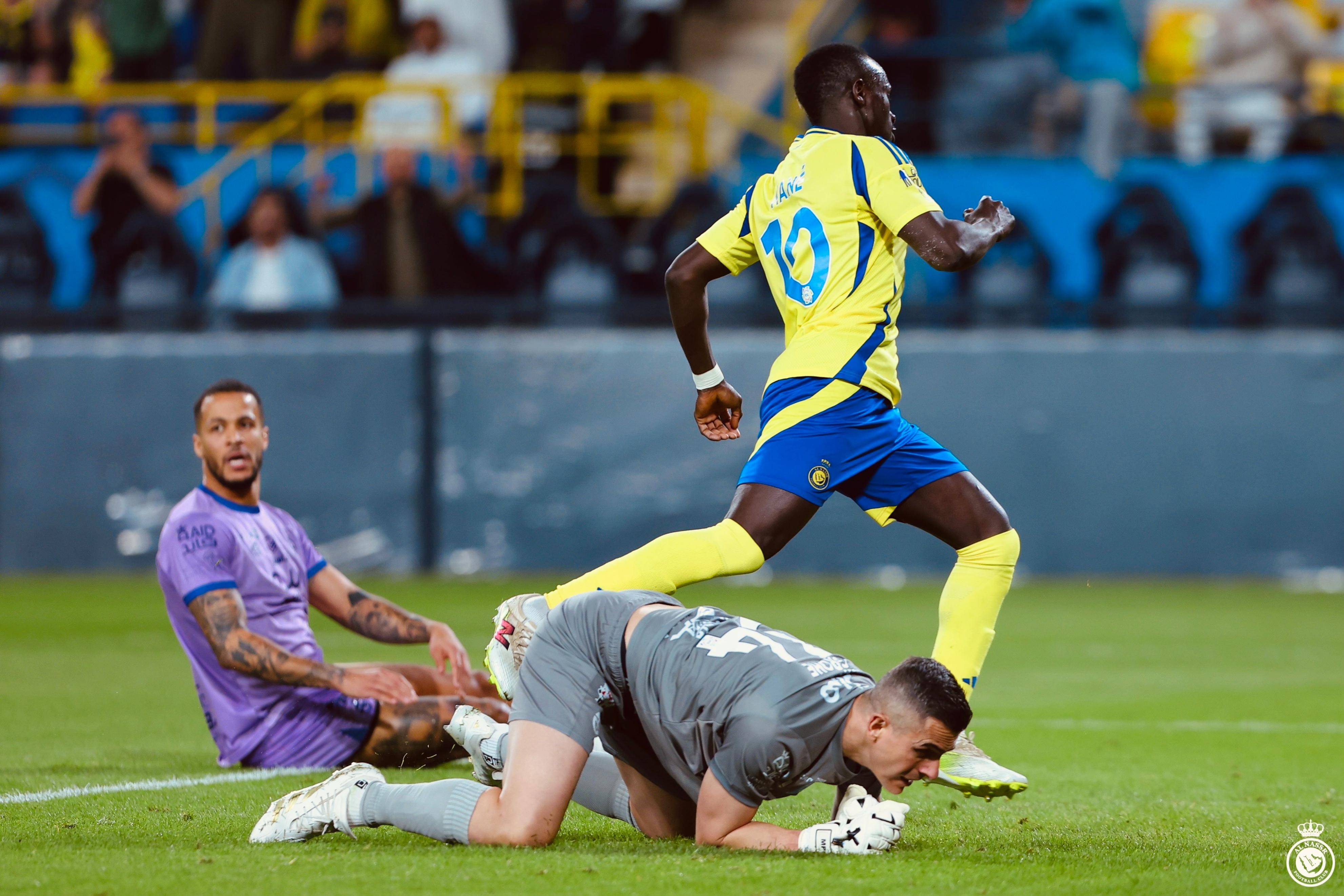 球星爆发！赛车赛场再现神级操作的简单介绍