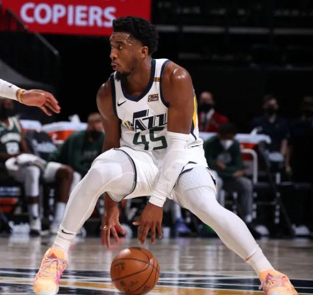 关于雄鹿鏖战火箭，戈贝尔高光表现的信息