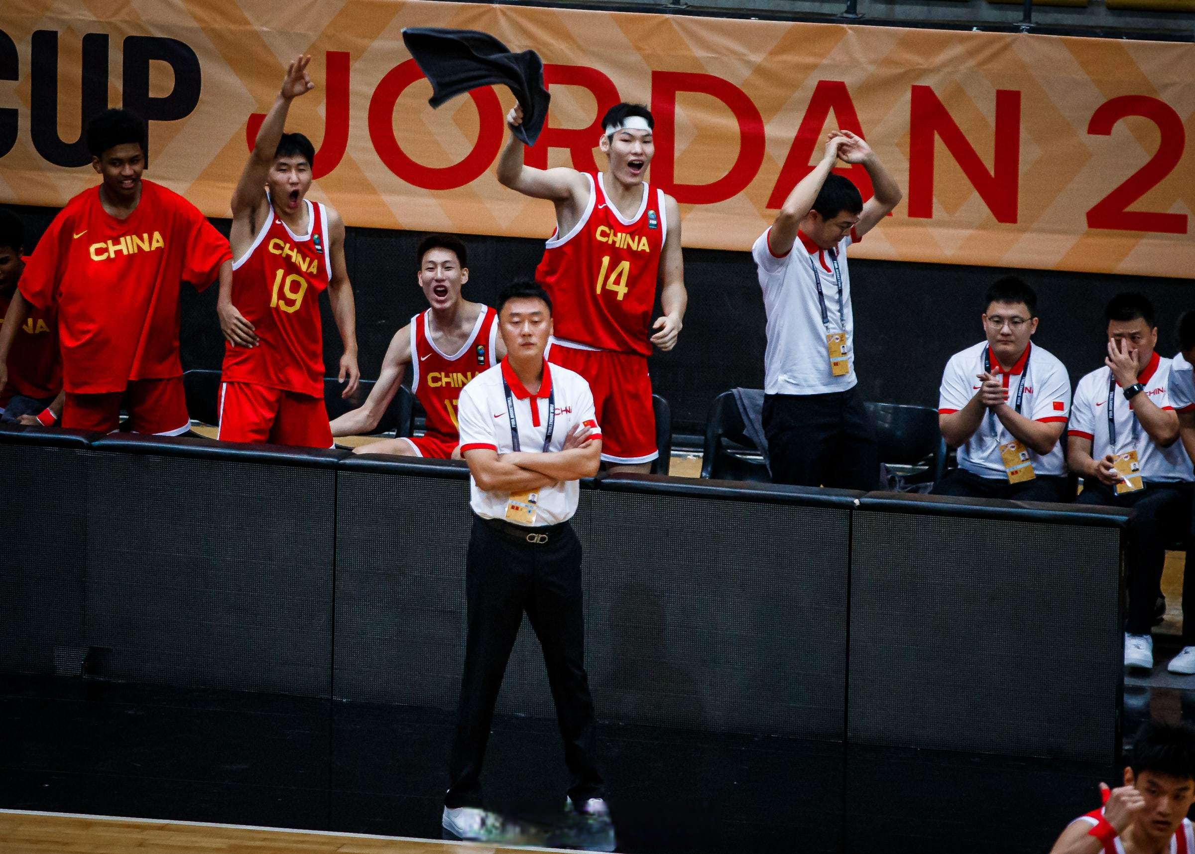 激动人心的比赛结果，球员表现抢眼