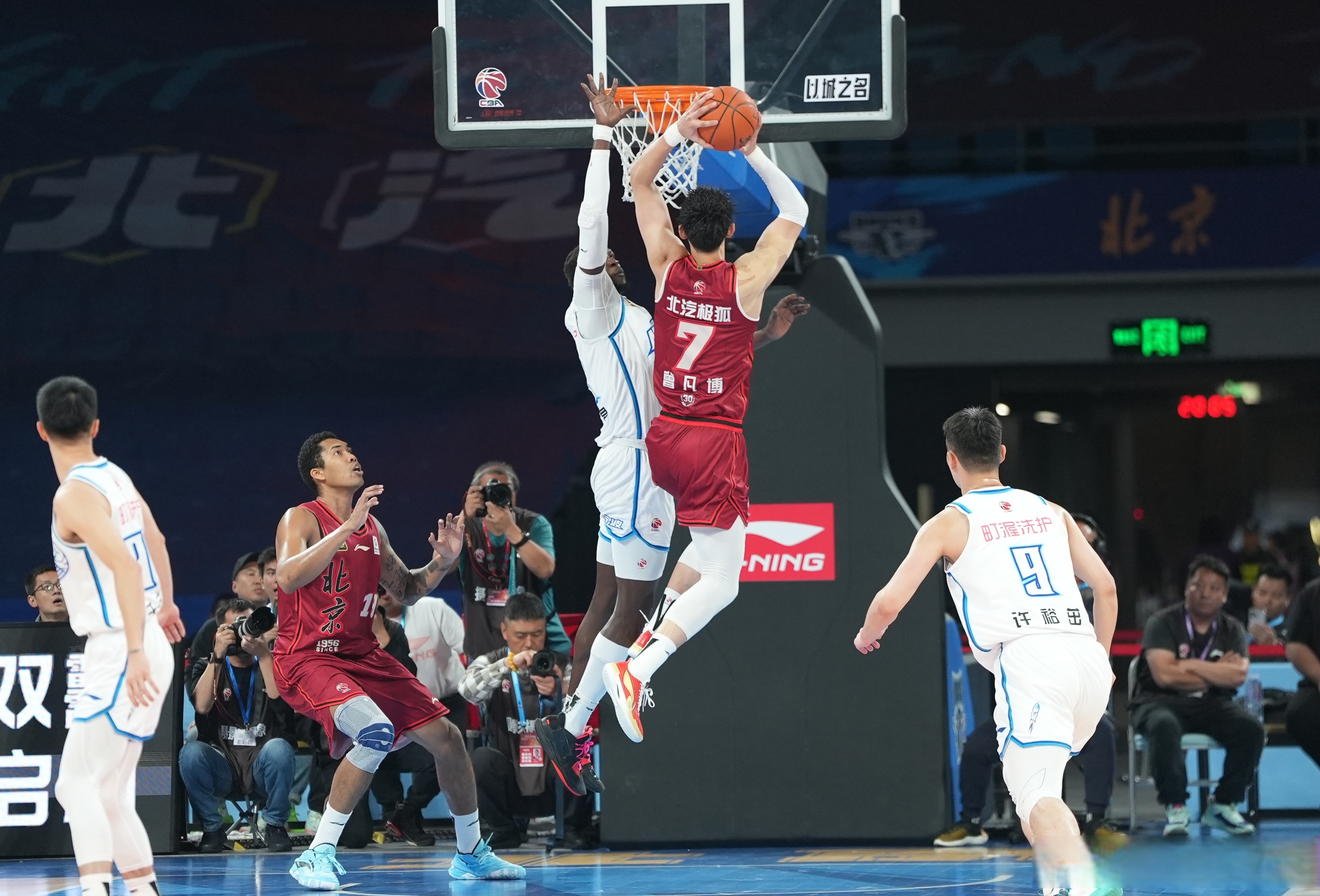 雷火电竞入驻-鹈鹕完胜爵士，赵继伟点燃赛场