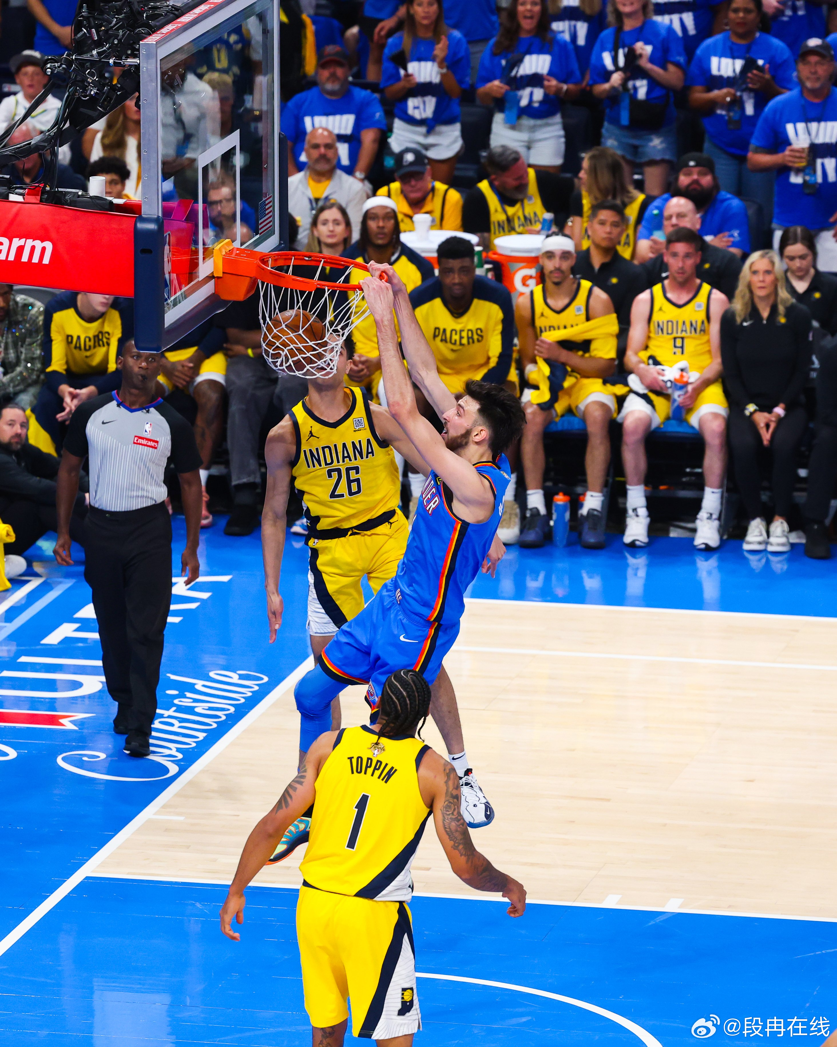 雷火电竞亚洲先驱-公牛客场战胜雷霆，继续取得胜利