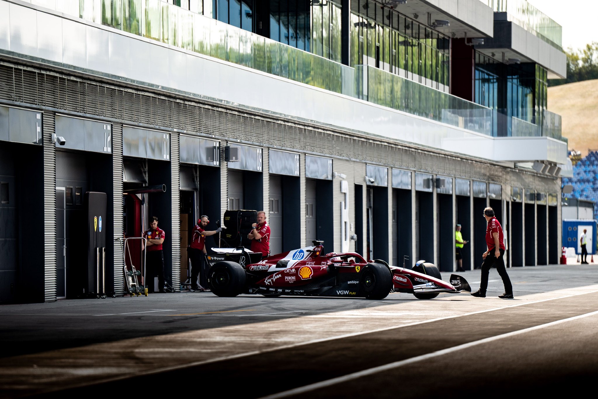 雷火电竞下载-索伯车队险胜哈斯车队，勒克莱尔状态火热