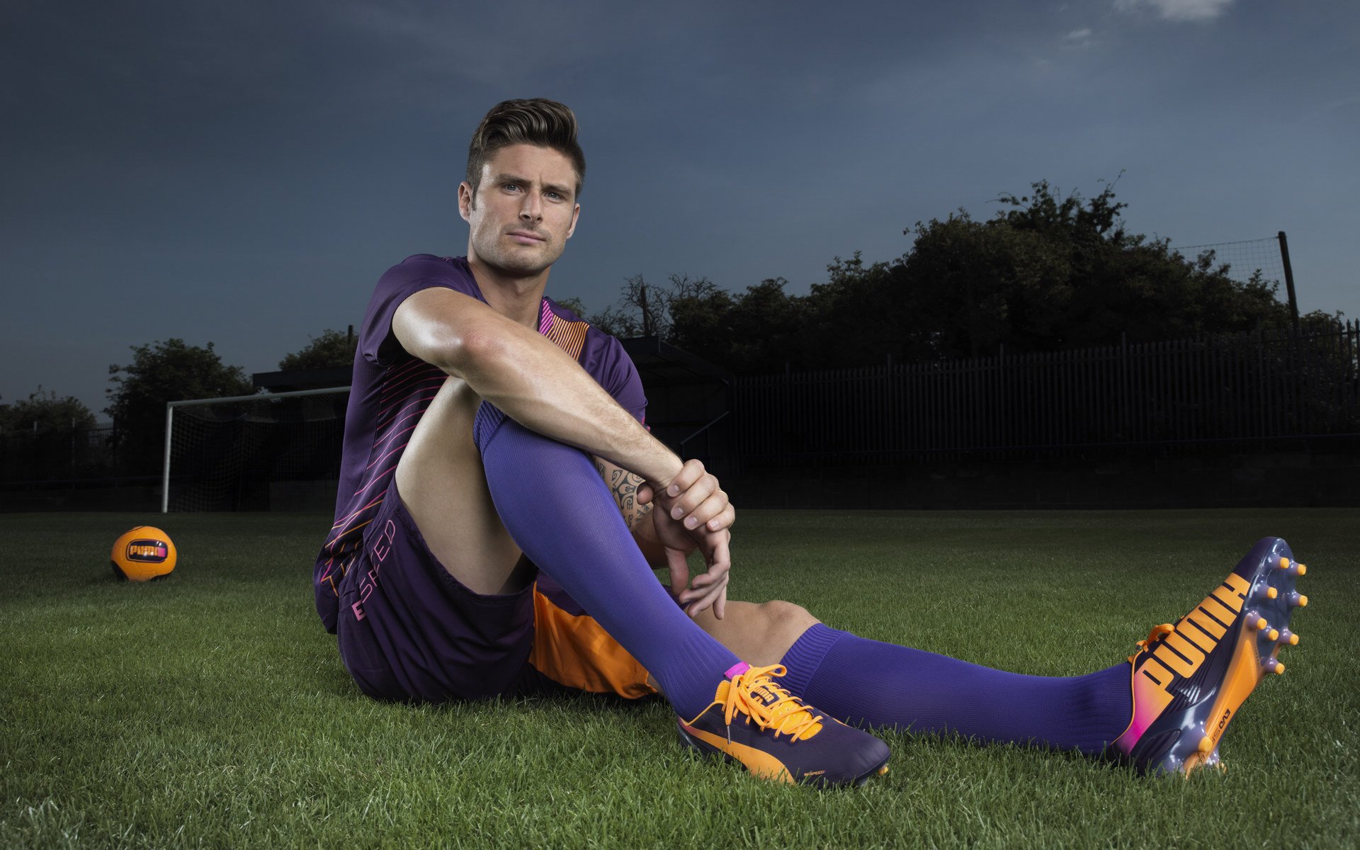 唯一时刻,F1街道赛之夜,米切尔如何让城市成为他的银幕